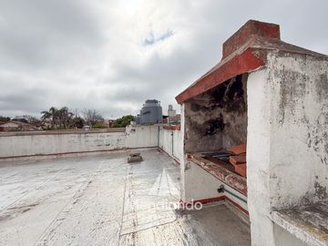 PH de 2 ambientes con patio y terraza propia con parrilla. CAISAMAR