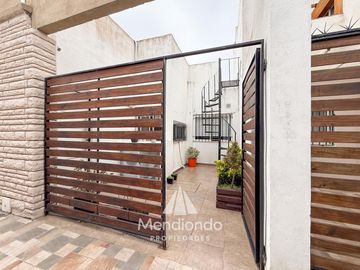 PH de 2 ambientes con patio y terraza propia con parrilla. CAISAMAR