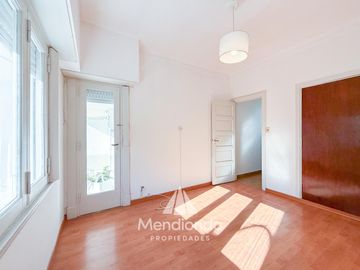 PH 3 amb.   dep. con balcón terraza al frente y terraza propia. Zona Aldrey.