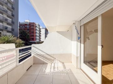 PH 3 amb.   dep. con balcón terraza al frente y terraza propia. Zona Aldrey.