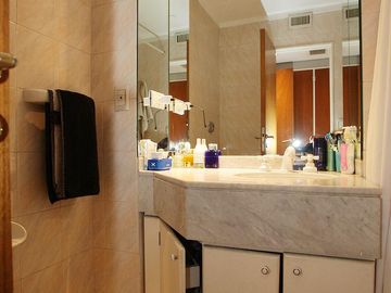 VENTA PISO ALTO AL CONTRAFRENTE 4 AMBIENTES PALERMO CON COCHERA DOBLE Y BAULERA AMENITIES