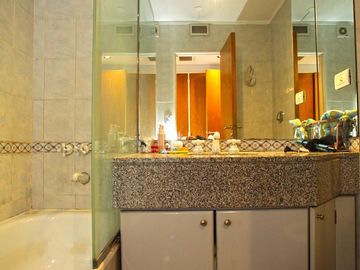 VENTA PISO ALTO AL CONTRAFRENTE 4 AMBIENTES PALERMO CON COCHERA DOBLE Y BAULERA AMENITIES