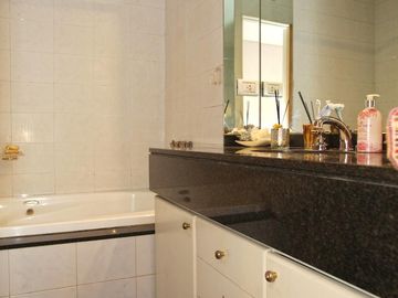 VENTA PISO ALTO AL CONTRAFRENTE 4 AMBIENTES PALERMO CON COCHERA DOBLE Y BAULERA AMENITIES