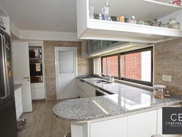 VENTA PISO ALTO AL CONTRAFRENTE 4 AMBIENTES PALERMO CON COCHERA DOBLE Y BAULERA AMENITIES