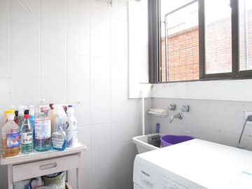 VENTA PISO ALTO AL CONTRAFRENTE 4 AMBIENTES PALERMO CON COCHERA DOBLE Y BAULERA AMENITIES