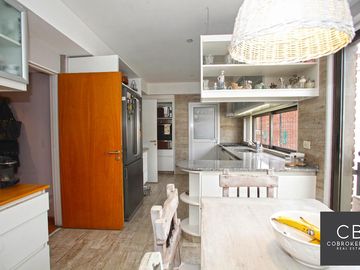 VENTA PISO ALTO AL CONTRAFRENTE 4 AMBIENTES PALERMO CON COCHERA DOBLE Y BAULERA AMENITIES