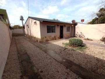 Casa en venta - 2 Dormitorios 1 Baño - San Clemente del Tuyú
