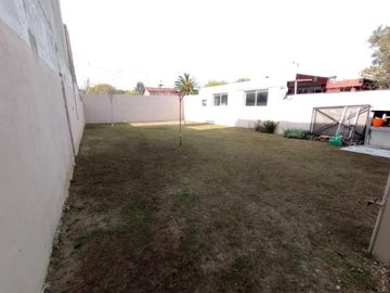 Casa en venta - 2 Dormitorios 1 Baño - San Clemente del Tuyú