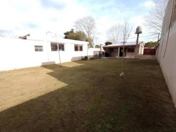 Casa en venta - 2 Dormitorios 1 Baño - San Clemente del Tuyú