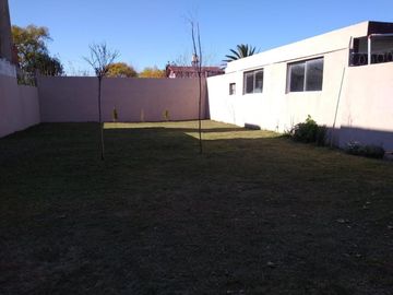 Casa en venta - 2 Dormitorios 1 Baño - San Clemente del Tuyú