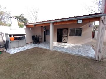 Casa en venta - 2 Dormitorios 1 Baño - San Clemente del Tuyú