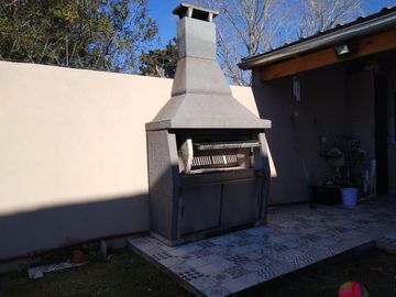 Casa en venta - 2 Dormitorios 1 Baño - San Clemente del Tuyú