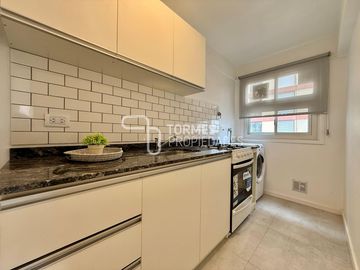 3 Amb. con Balcón Corrido, Cochera y Muebles Nuevos – MDP Centro