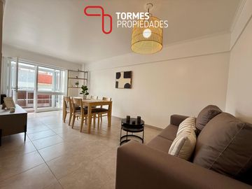 3 Amb. con Balcón Corrido, Cochera y Muebles Nuevos – MDP Centro