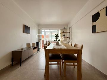 3 Amb. con Balcón Corrido, Cochera y Muebles Nuevos – MDP Centro