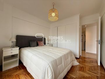 3 Amb. con Balcón Corrido, Cochera y Muebles Nuevos – MDP Centro