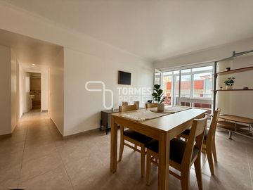 3 Amb. con Balcón Corrido, Cochera y Muebles Nuevos – MDP Centro