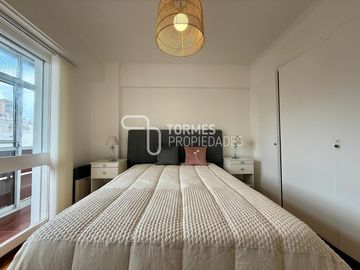 3 Amb. con Balcón Corrido, Cochera y Muebles Nuevos – MDP Centro