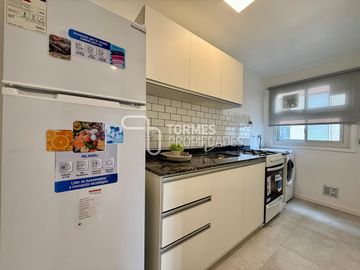 3 Amb. con Balcón Corrido, Cochera y Muebles Nuevos – MDP Centro