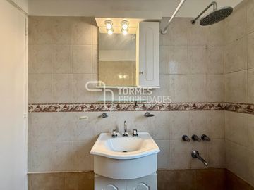 3 Amb. con Balcón Corrido, Cochera y Muebles Nuevos – MDP Centro