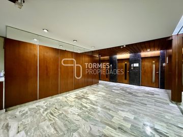 3 Amb. con Balcón Corrido, Cochera y Muebles Nuevos – MDP Centro