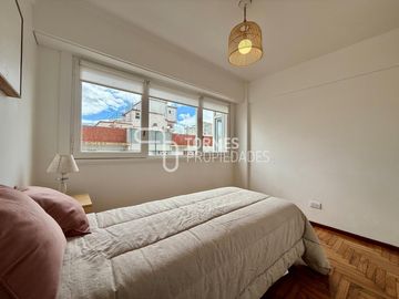 3 Amb. con Balcón Corrido, Cochera y Muebles Nuevos – MDP Centro