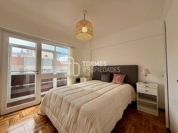 3 Amb. con Balcón Corrido, Cochera y Muebles Nuevos – MDP Centro