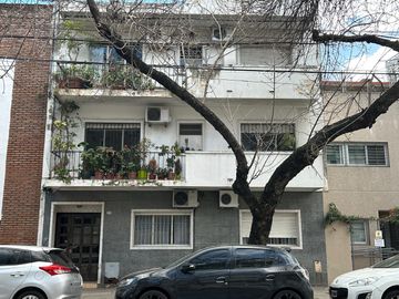En Venta Excelente departamento de 3 ambientes al contra frente Muy Luminoso