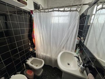 En Venta Excelente departamento de 3 ambientes al contra frente Muy Luminoso