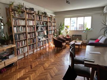 En Venta Excelente departamento de 3 ambientes al contra frente Muy Luminoso