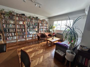 En Venta Excelente departamento de 3 ambientes al contra frente Muy Luminoso