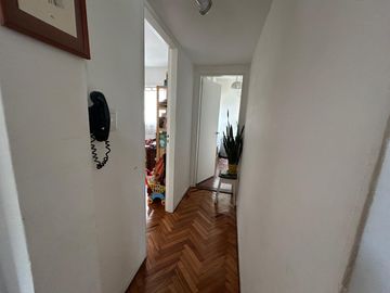 En Venta Excelente departamento de 3 ambientes al contra frente Muy Luminoso