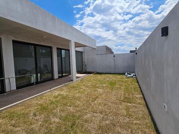 Casa en Rincones de Manantiales planta baja dos dormitorios