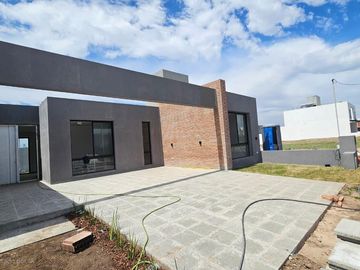 Casa en Rincones de Manantiales planta baja dos dormitorios