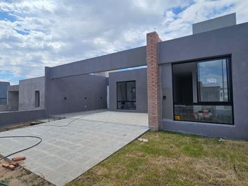 Casa en Rincones de Manantiales planta baja dos dormitorios
