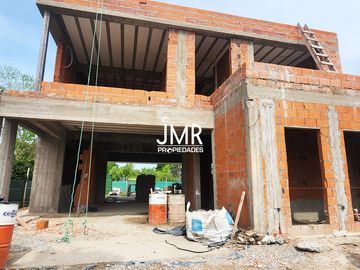 JMR Propiedades | Campo Grande C.C. | Excelente Casa en venta