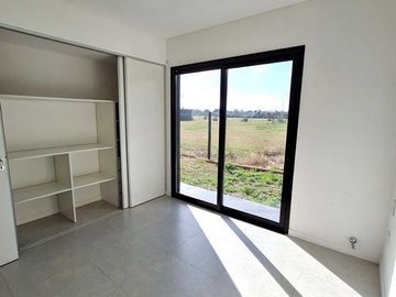 CASA EN VENTA 2 DORMITORIOS -  BARRIO ECOTIERRA