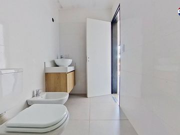 Departamento en Venta. 2 amb. c/ cochera V. López