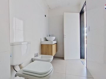 Departamento en Venta. 2 amb. c/ cochera V. López