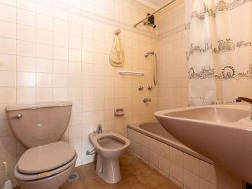 VENTA, DEPARTAMENTO 4 AMBIENTES C/BAICON AL FRENTE