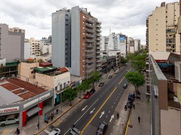 VENTA, DEPARTAMENTO 4 AMBIENTES C/BAICON AL FRENTE