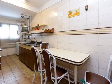 VENTA, DEPARTAMENTO 4 AMBIENTES C/BAICON AL FRENTE