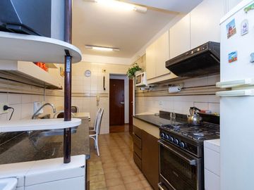 VENTA, DEPARTAMENTO 4 AMBIENTES C/BAICON AL FRENTE