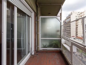 VENTA, DEPARTAMENTO 4 AMBIENTES C/BAICON AL FRENTE