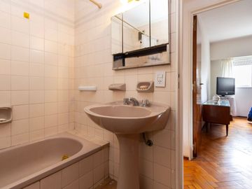 VENTA, DEPARTAMENTO 4 AMBIENTES C/BAICON AL FRENTE