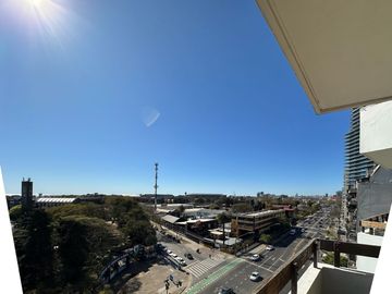 Piso c/Balcón al fte y vista al rio Nuñez CABA