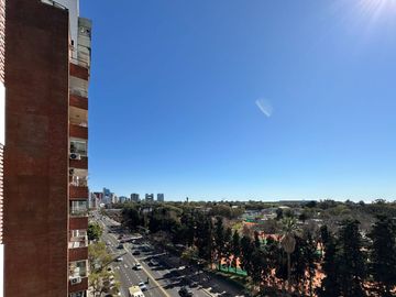 Piso c/Balcón al fte y vista al rio Nuñez CABA