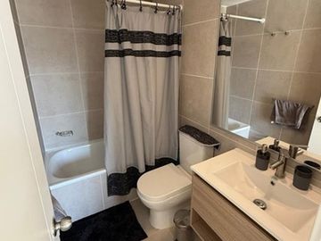 Bien ubicado departamento