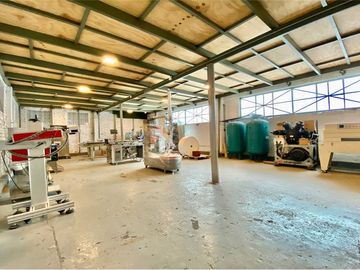 Gran ubicación, industria, bodega, taller.