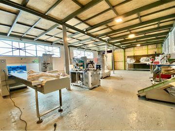 Gran ubicación, industria, bodega, taller.